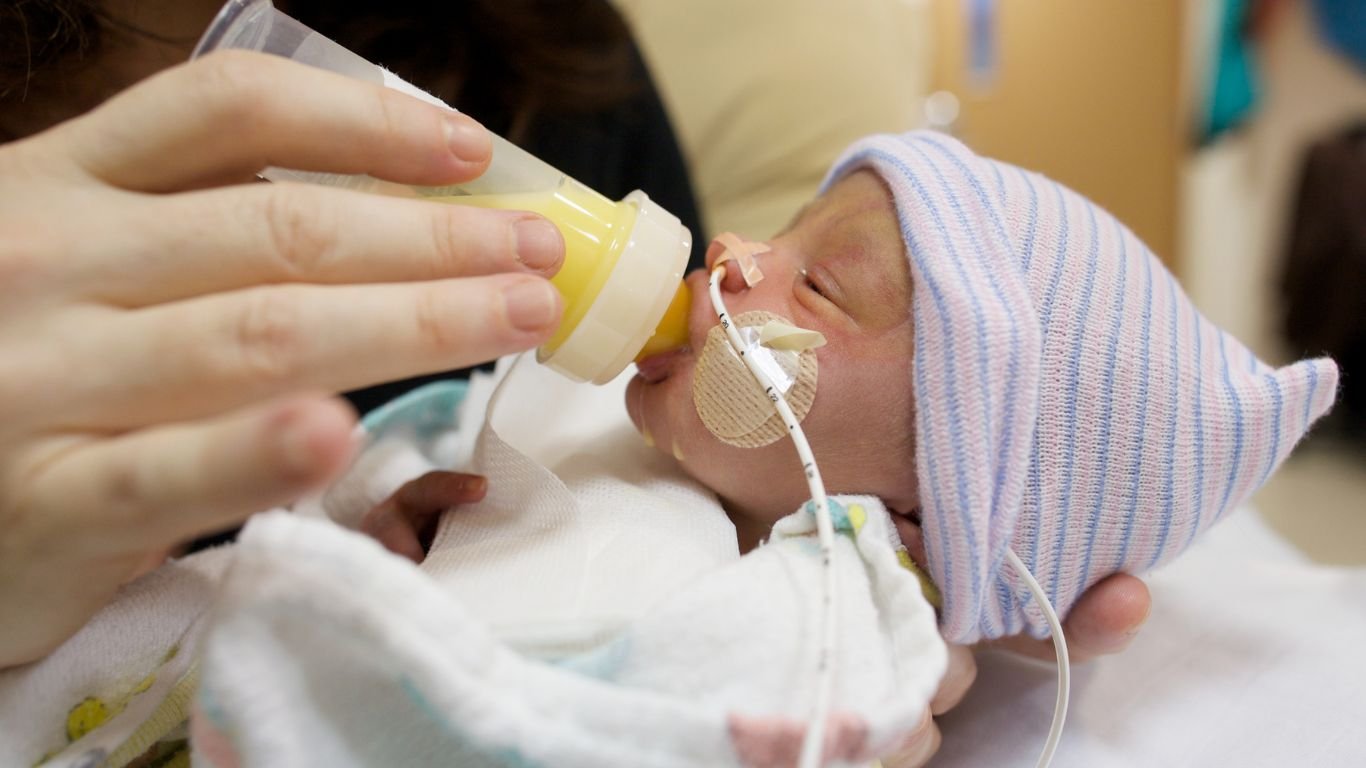 Kolostrum: Nutrisi Pertama Untuk Bayi Ada 